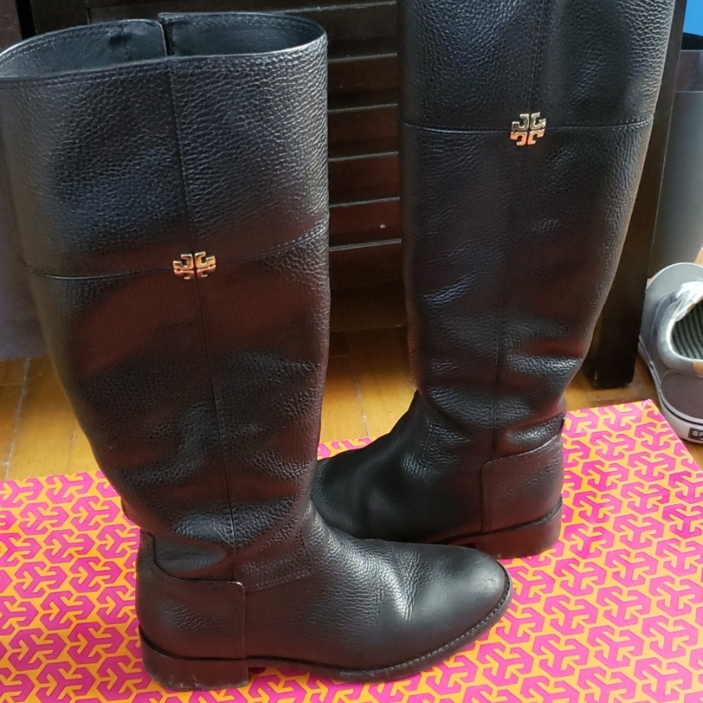 Must go !!Tory Burch Authentic boots